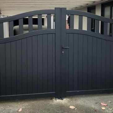 The Regent: Contemporary Aluminium Double Swing Gate
