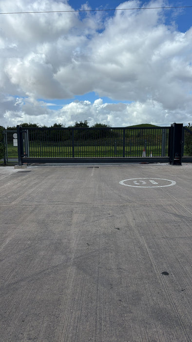 Cantilever sliding gate black 