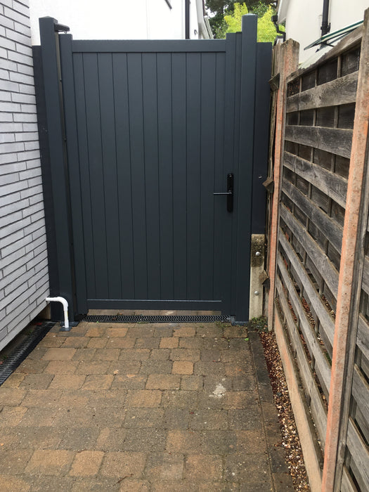 The Portobello - Aluminium pedestrian gate with solid infill - Vertical slats - Flat top| Supplied with lock, 3 x keys, full height lock keep receiver, full hinge pack for mounting