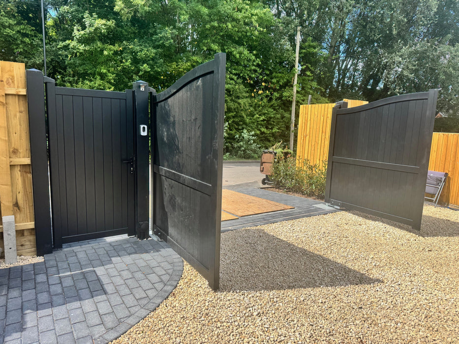 The Portobello - Aluminium pedestrian gate with solid infill - Vertical slats - Flat top| Supplied with lock, 3 x keys, full height lock keep receiver, full hinge pack for mounting