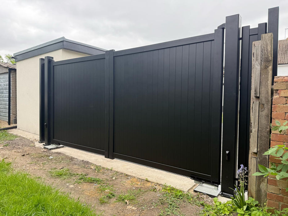 The Portobello aluminium double swing gate with underground automation system