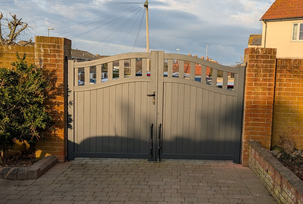 The Regent - Aluminium double swing gate with mixed infill - Bell curved top - Full Hinge Pack Included